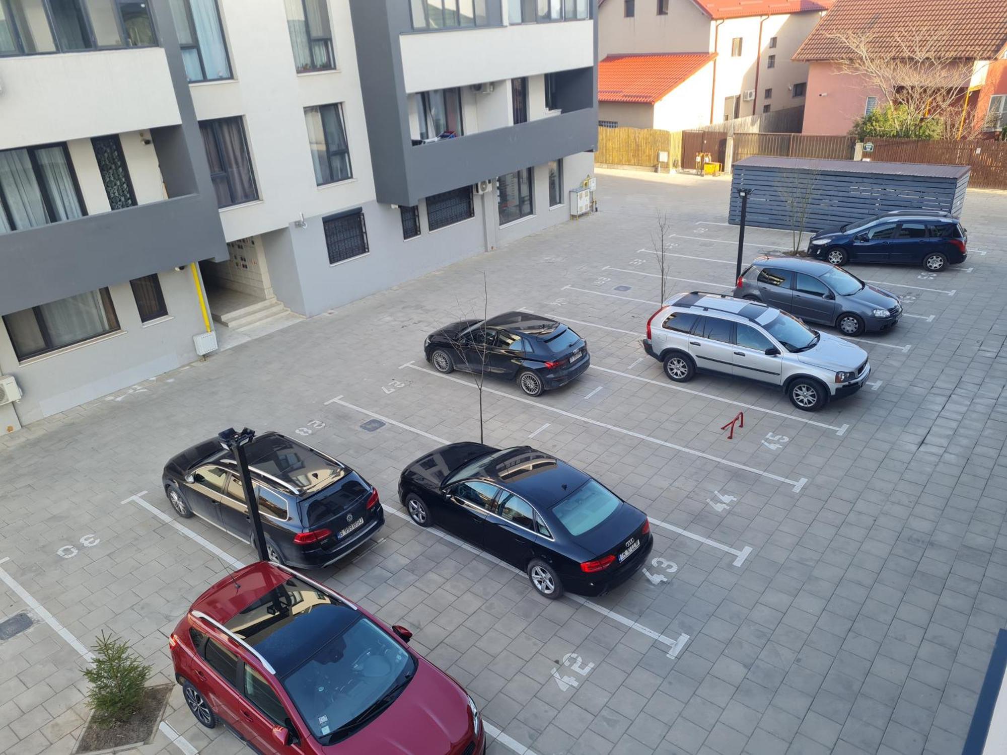 Deluxe 2 Bedroom Apartment With Balcony And Private Parking Bragadiru Екстериор снимка